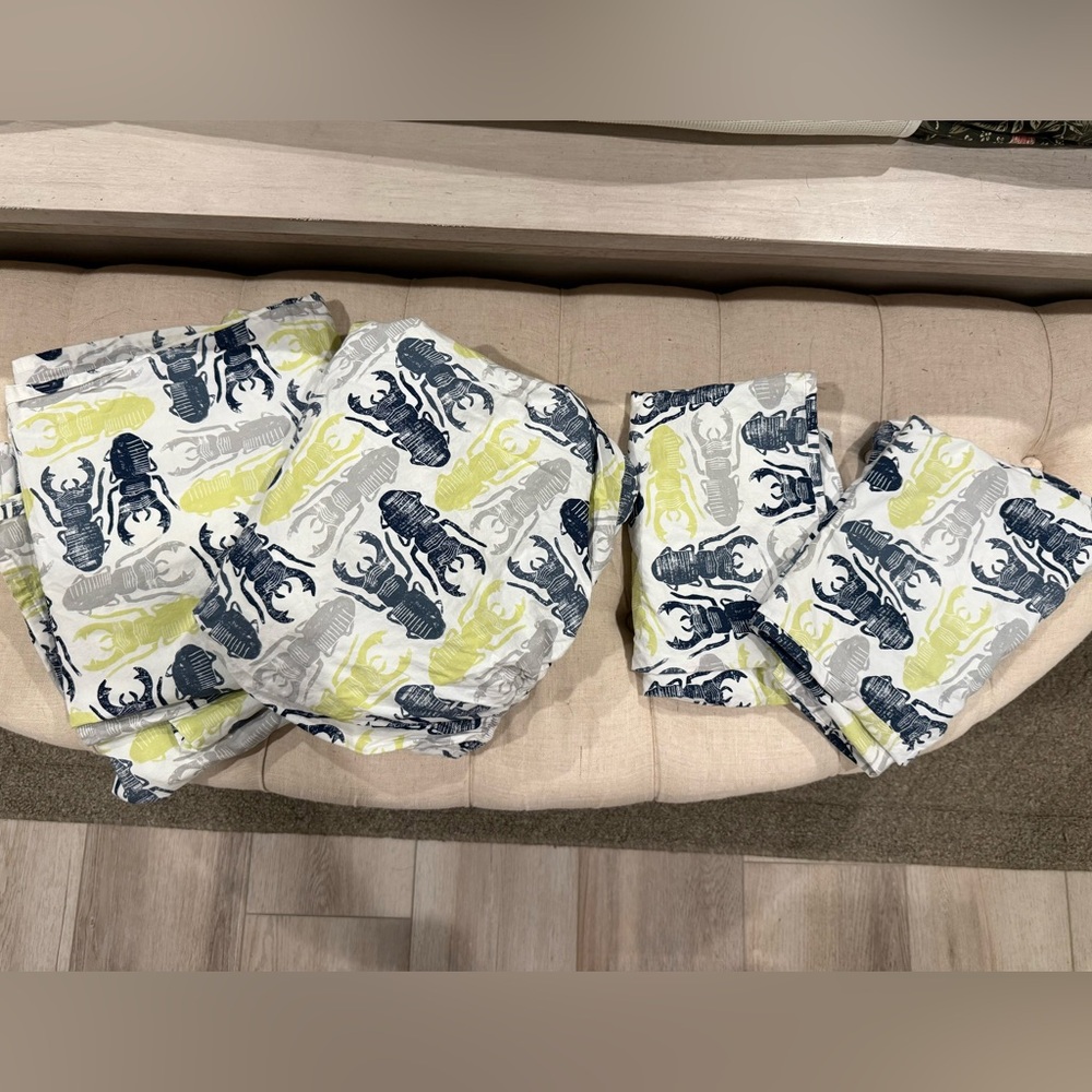 Twin 4 piece twin sheet set beetles bugs